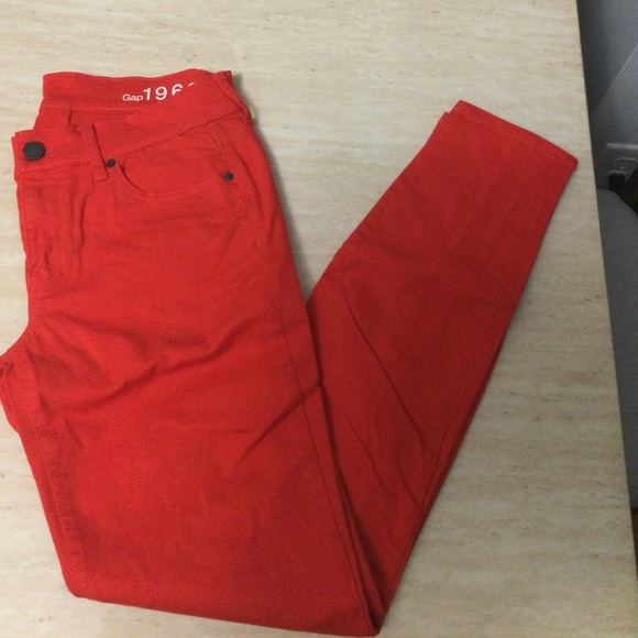 Red Gap legging Jean with zipper detail on back - Picture 2 of 8